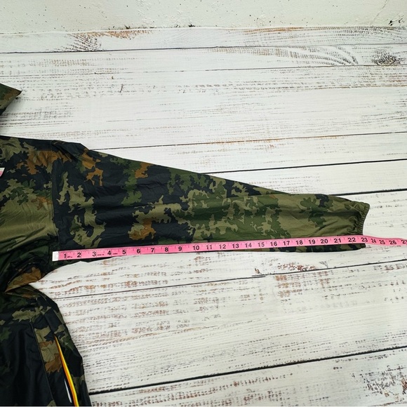 K-Way Unisex Size Medium Le VTAI 3.0 Claude Graphic Camo Hooded Rain Jacket - Picture 8 of 12